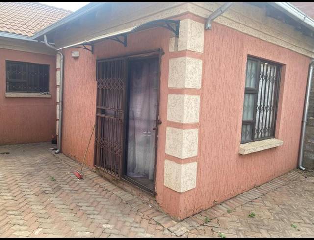 3 BEDROOM HOUSE FOR SALE IN OLIEVENHOUTBOS